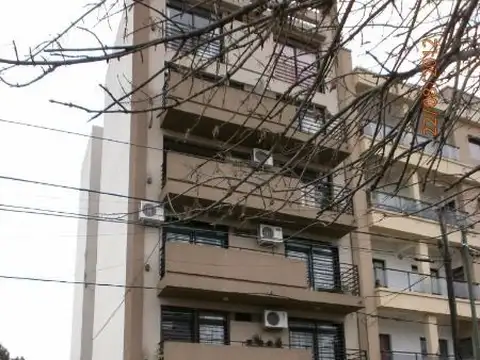 Semipiso al frente con cochera