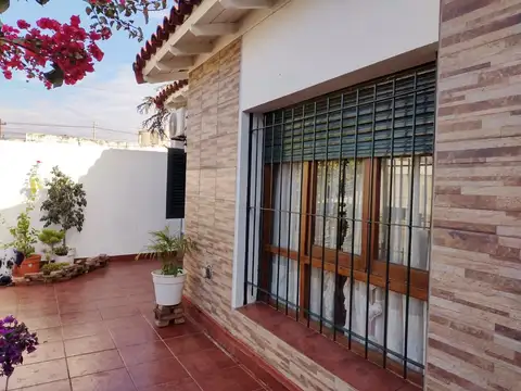 Paz Soldan  al 300 Morón