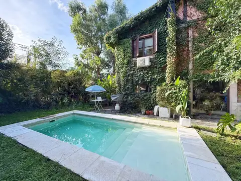Casa con parque, piscina y quincho · Los Pinares