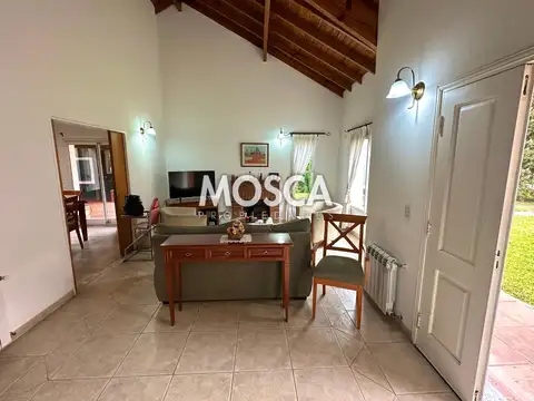 Casa 4 ambientes con 2 baños