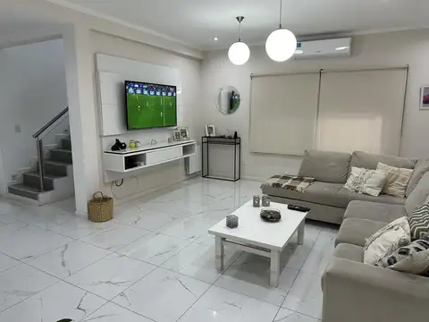 Casa 6 ambientes con 3 baños