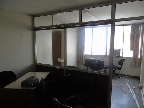 Oficina en venta sobre calle 8 en La Plata
