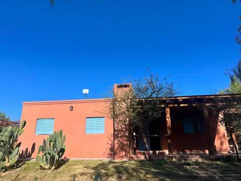 CASA EN VENTA 2 DORM PILETA VIÑEDO PERDRIEL LUJAN