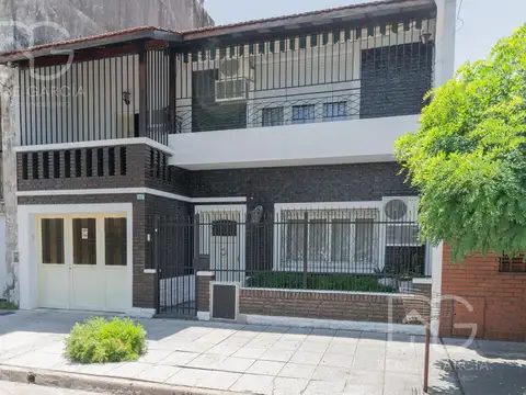Venta - Villa Lynch - Casa5 ambientes - Patio y cochera