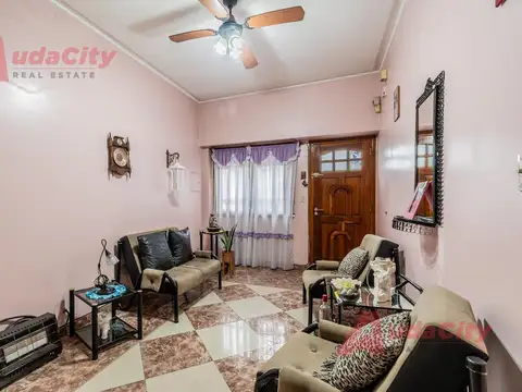 Venta Casa 3 ambientes con patio y terraza en San Justo