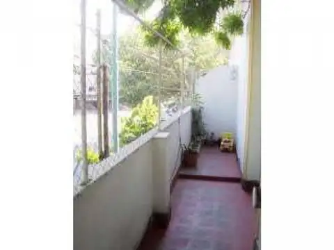 LOCAL CON 2 PHs  de 3 y 2 Amb. Gaona 4655 Zona Textil