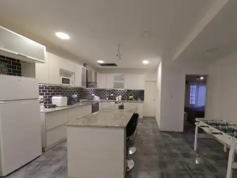 Dos Casas con pileta y quincho  Banfield 