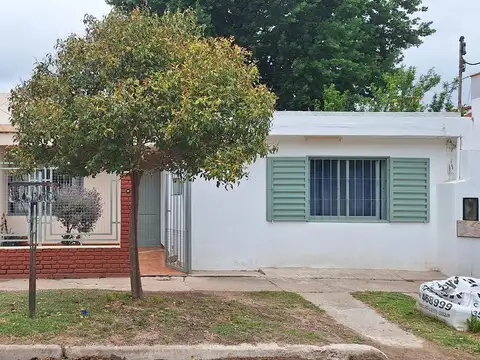 CASA EN VENTA 4 DORMITORIOS  COSQUIN