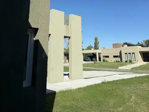 Casa en Venta en Comarcas de Luján, USD 380.000