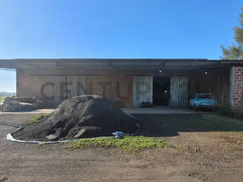 Casa con 2 Galpones en Venta en Sicardi