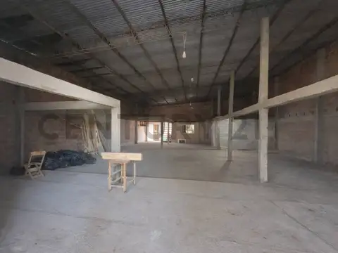 Casa con 2 Galpones en Venta en Sicardi