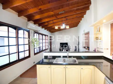 Tipo Casa 4 ambientes con jardín - Muy buena ubicación -