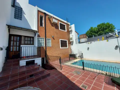 Casa 6 ambientes con 4 baños