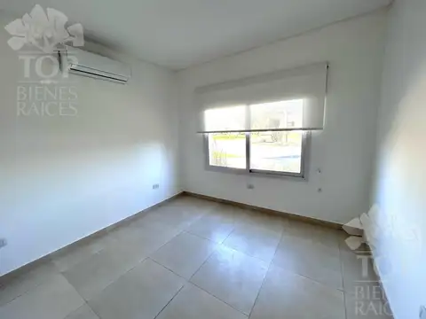 Casa en Alquiler con 1 cochera