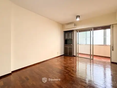 VENTA | PERMUTA - Departamento de 1 dormitorio con comodín y balcón - Centro, Rosario. APTO CRÉDITO.