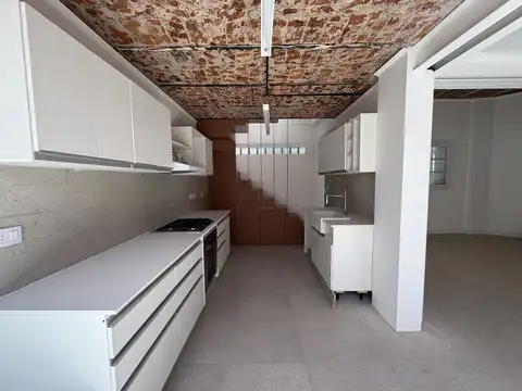 Casa 6 ambientes con 2 baños