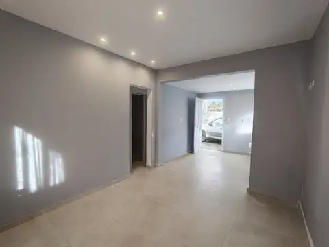 VENTA Casa tipo PH 2 amb al frente Villa Primera
