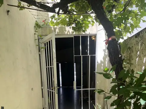 Casa 5 ambientes con 1 baño