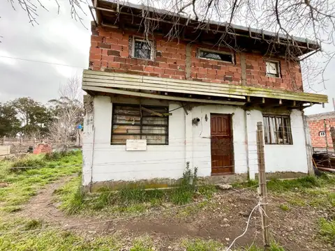 VENTA TERRENO CON CASA EN CONTRUCCIÓN / F.U.Camet
