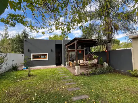 Casa en Venta con 2 cocheras