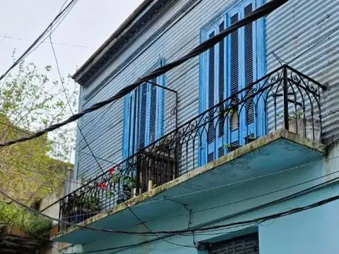 CASA DE INQUILINATO CON 6 DEPARTAMENTOS