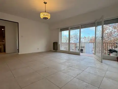 Departamento 3 ambientes, a la calle, c/balcón corrido, España 1300, Plaza Rocha