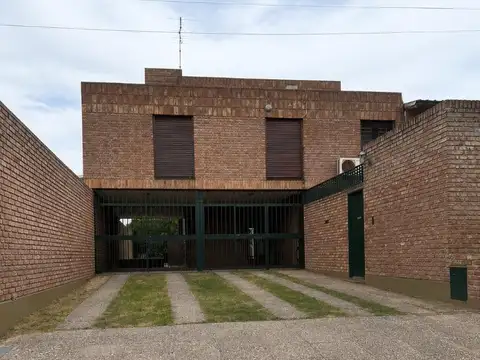 CASA EN ALQUILER  CALLE PERU 3 DORMITORIOS