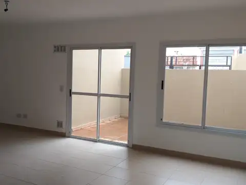 Departamento en Alquiler en Villa Luzuriaga, $ 530.000