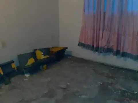 OPORTUNIDAD 2 VIVIENDAS EN PB A RECICLAR + FONDO LIBRE 130M2