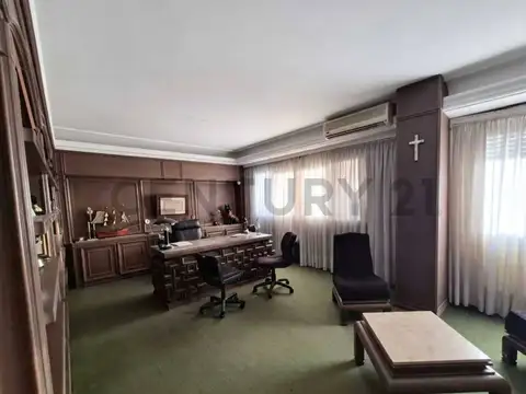 GRAN OFICINA EXCELENTE UBICACIÓN - RECEPCIÓN Y 5 PRIVADOS -