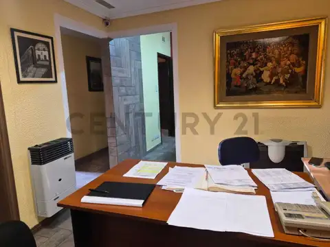 GRAN OFICINA EXCELENTE UBICACIÓN - RECEPCIÓN Y 5 PRIVADOS -
