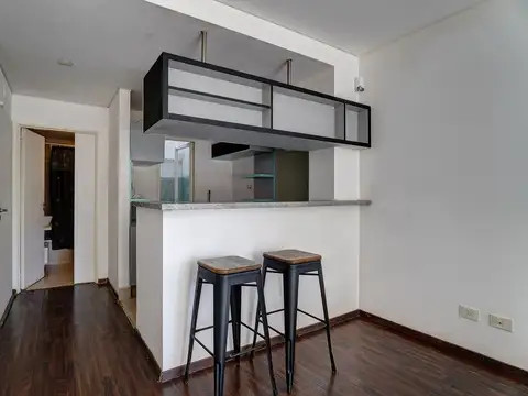 Monoambiente con balcón y amenities apto prof.