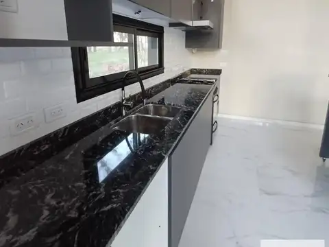 Casa 3 ambientes con 2 baños