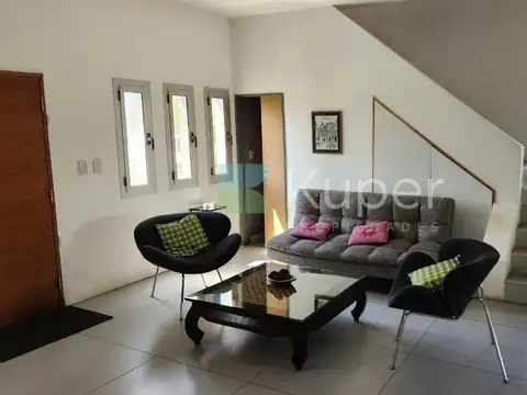Casa 4 ambientes con 3 baños