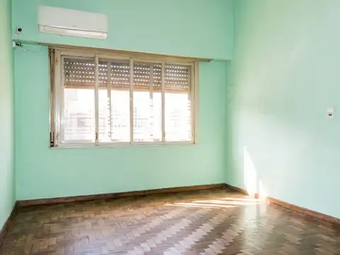 VENTA DE CASA DE 5 AMB CON COCHERA JARDIN Y PILETA