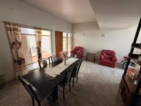 Casa 5 ambientes con 2 baños