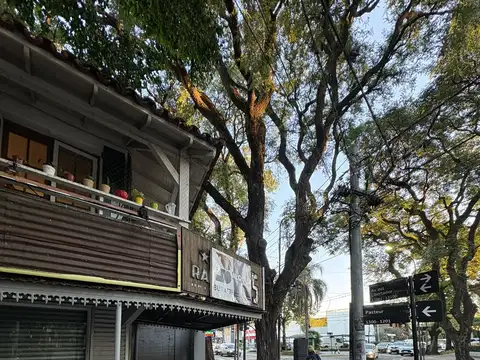 BURATTI Local Comercial sobre Av. Libertador y Pasteur, Martínez