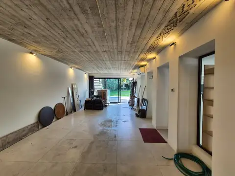 Casa 8 ambientes con 4 baños