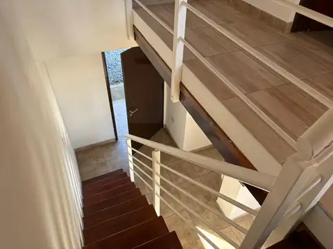 Casa en Alquiler con 1 cochera