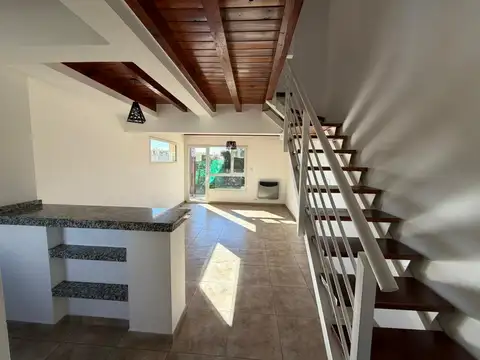 Casa 2 ambientes con 1 baño