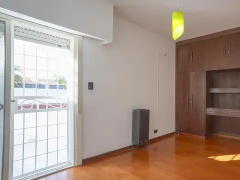 Casa de 3 Dormitorios y 2 Baños - Patio con Parrillero - Jorge Cura