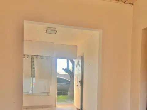 Casa en venta - 2 Dormitorios 1 Baño - 138mts2 - Chivilcoy