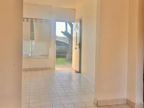 Casa en venta - 2 Dormitorios 1 Baño - 138mts2 - Chivilcoy