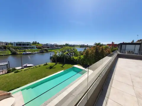 Casa en Venta en Albanueva, USD 1.995.000