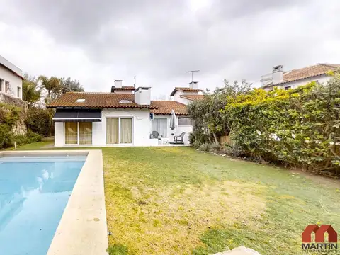 Casa en Venta de 5 Ambientes en Aranjuez Country Club con Pileta