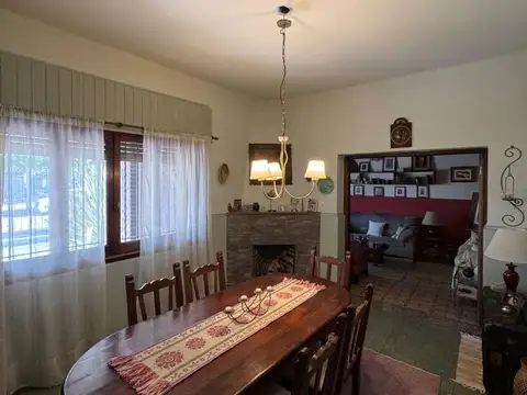 Casa en Venta con 2 cocheras