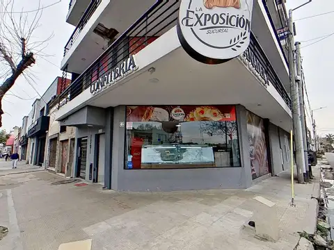 AMPLIO LOCAL CON DOBLE ALTURA EN VENTA, AVELLANEDA