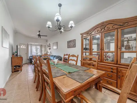 Depto Tipo Casa en Venta en Flores, USD 239.000