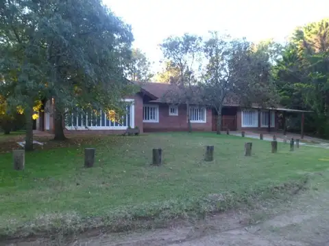 Casa 4 Dormitorios en Venta en Pinamar Zona Nayades