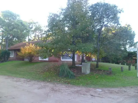 Casa 5 ambientes con 4 baños